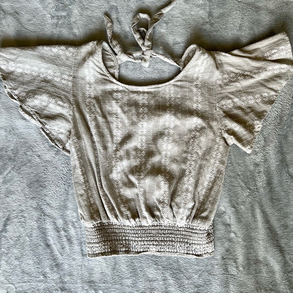 JAPNA Sage Cropped Back Cut-Out Blouse